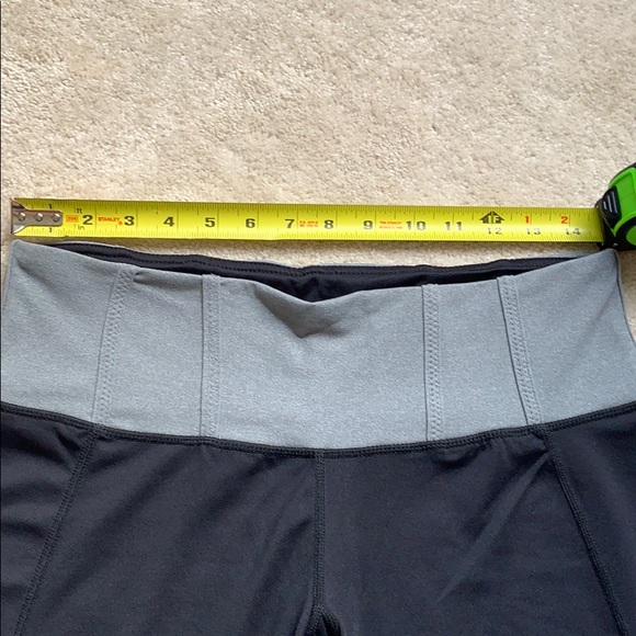 Yoga capris - Picture 3 of 6